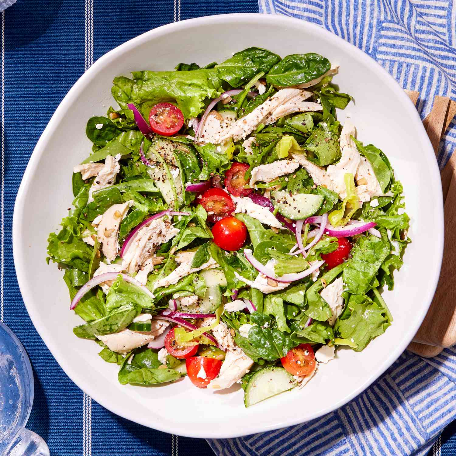 Kycklingsallad med färska grönsaker